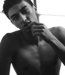 Gavin is such a babe! 5df64da610862.jpg
