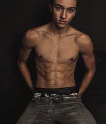 Gavin is such a babe! 5df64dade8270.jpg