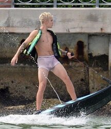 Bulge Show Boys Twink Tube 6106a93b7e2ea.jpg