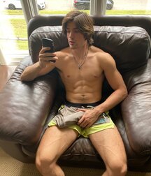 Hung Man Twink Tube 6145cf851ce3f.jpg