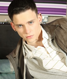 aaron aurora - hot guy! 5d8b28a1a5a9f.jpg