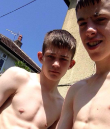 Selfie 3 5d8713782af5d.png