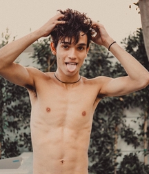 Instagram boys. 01 5d907efbea521.jpg
