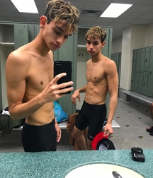 Instagram boys. 02 5da360e58fa39.jpg