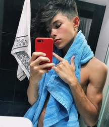 Instagram boys. 02 5da361163d818.jpg