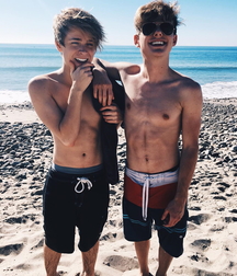 Instagram boys. 03 5da6208a66b3a.jpg