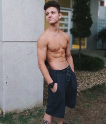 Instagram boys. 04 5dd4f5093a3b0.jpg