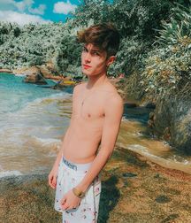 Instagram boys. 04 5dd4f512f3295.jpg