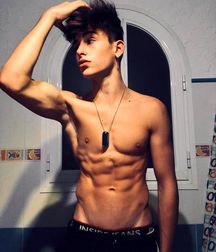 Instagram boys. 04 5dd4f54243607.jpg