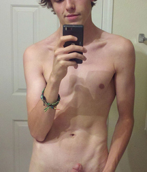 Hot hung guy  5e82df568cd3e.jpeg