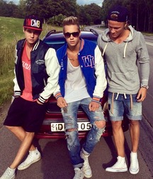 Boys, boys 5d98a02c5e112.jpg