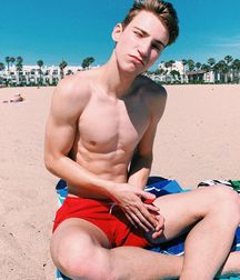 Boys, Boys 5da2df4706d89.jpg
