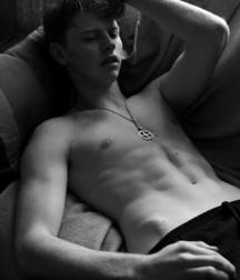 Boys, Boys 5dba1f281d4c4.png
