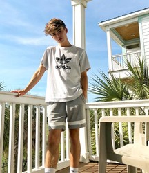 Boys, Boys 5dcb1b5d64df9.jpg