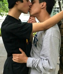 Boys, Boys 5dd122e37075c.jpg