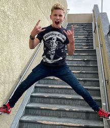 Boys, Boys 5ddd6e5d23d4f.jpg