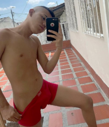 Boy Pictures Nude and Non Nude 5dbdd99d22f0a.png