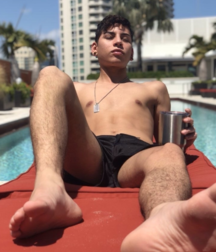 beautiful teen boy pictures   5dd0164e1b63d.png