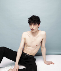tors nue 1 5ec62a542d4a7.jpeg