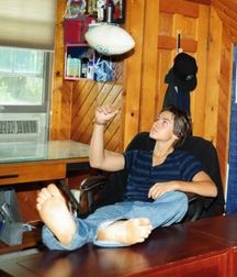 Boy feet 5db4721d60a21.jpg