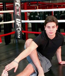 Boy feet 5db4722282a4e.jpg