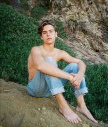 Boy feet 5db4722556419.jpg