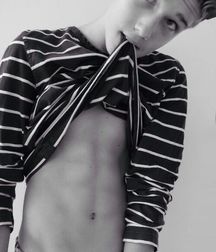 Hot Young Boys 5db666ad2f72a.jpg