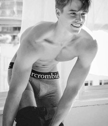 More B&W Classics 5e371225a5b1f.jpg