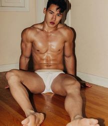 hot BOY 5dd289cbbdb7d.jpg