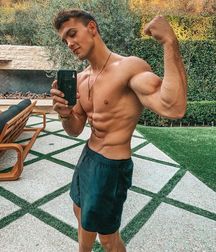 Hot Men 5dd6379f95310.jpg