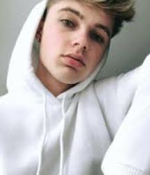 Beautiful Blond Boys 5de288a409c90.jpg