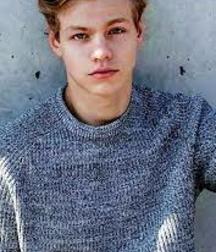 Beautiful Blond Boys 5de288cee55f1.jpg
