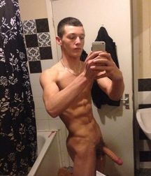 Fit English guy Travis 5dc213804e4aa.jpg
