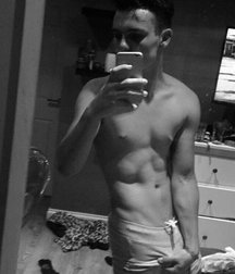 Mirror selfie cute British lad 5dc215c5962e1.jpg