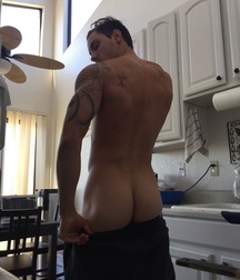Sexy tattooed muscular Sebastian 5dc21e3fe141a.jpg