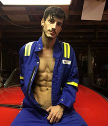 Hung ripped Canadian 5dc21f3902a95.jpg