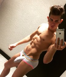 Cute straight guy 5dc28e5551542.jpg