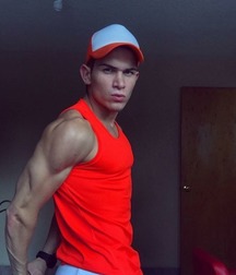 Cute straight guy 5dc28e5c3e4c3.jpg
