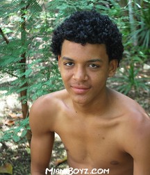 Chris 5dcba3406d85d.jpg