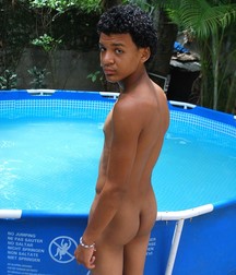 Chris 5dcba37471e9f.jpg