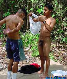 Latino Globe Boys 5dc9c31bd1965.jpg