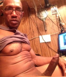 Give me a black daddy any day! 5dcfda6c8ff36.jpg