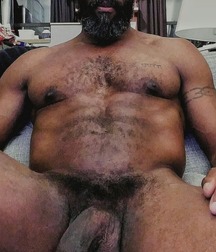 Give me a black daddy any day! 5dcfdac0c0adf.jpg