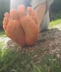 My feet 5dcd27ab880d3.jpg