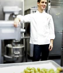 Sexy gay pastry chef Yigit Pura 5982a8b47d96c.jpg