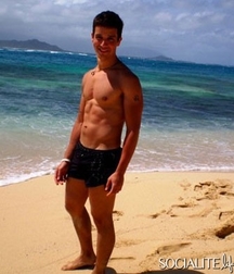 Sexy gay pastry chef Yigit Pura 5982a8be49a4a.jpg