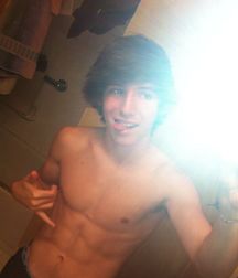 cute guys 5de317fd44c92.jpg