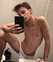 cute guys 5de31807db8b4.jpg