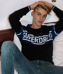cute guys 5de318092aec6.jpg