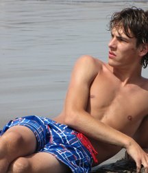 At the beach 5dced3fd73581.jpg